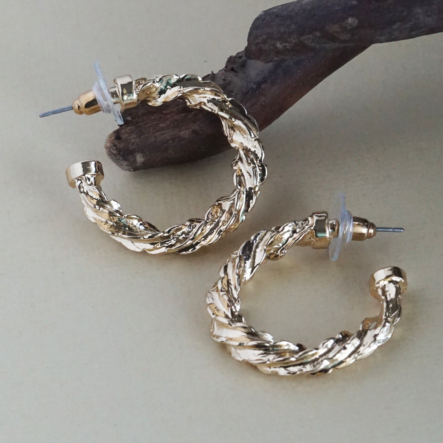 Women's Twisted Golden Slim Hoop Earring