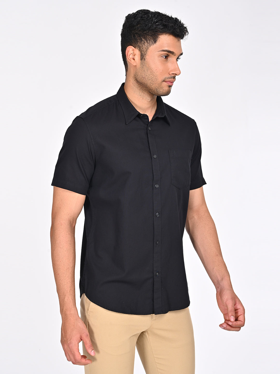 Men's Black Casual Regular Fit Solid Half Sleeves Shirt