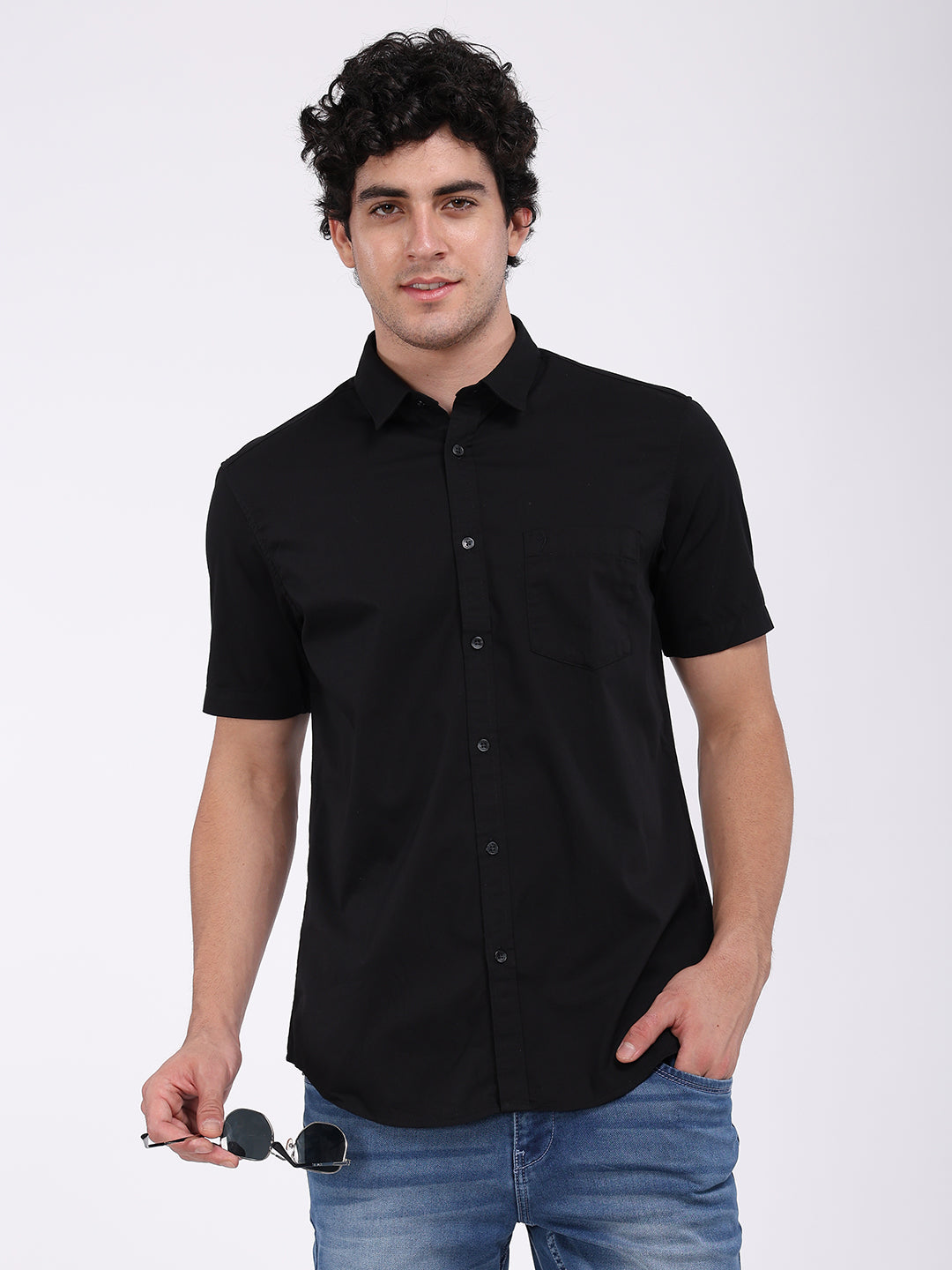 Men's Black Casual Regular Fit Solid Half Sleeves Shirt