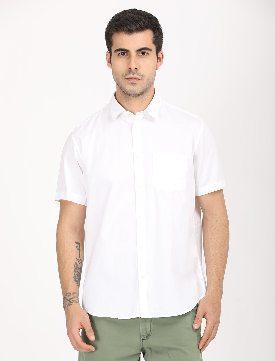 Men's White Casual Regular Fit Solid Half Sleeves Shirt