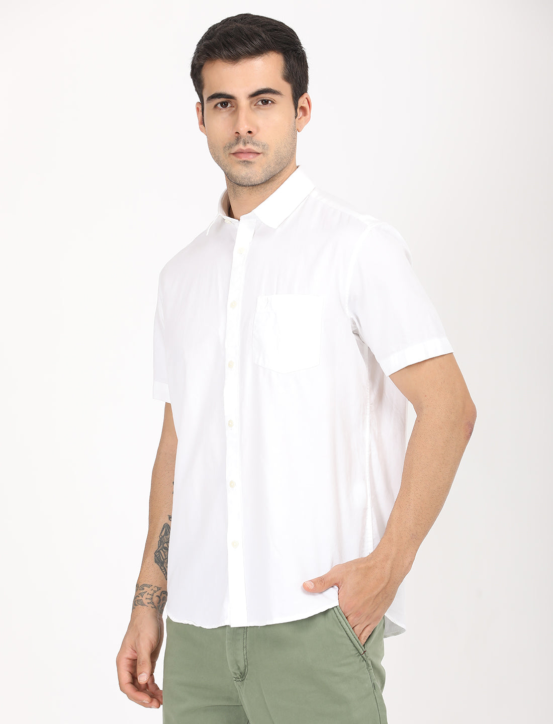 Men's White Casual Regular Fit Solid Half Sleeves Shirt