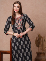 Women's Black Daily Knee Length Three Quarter Sleeves Kurta