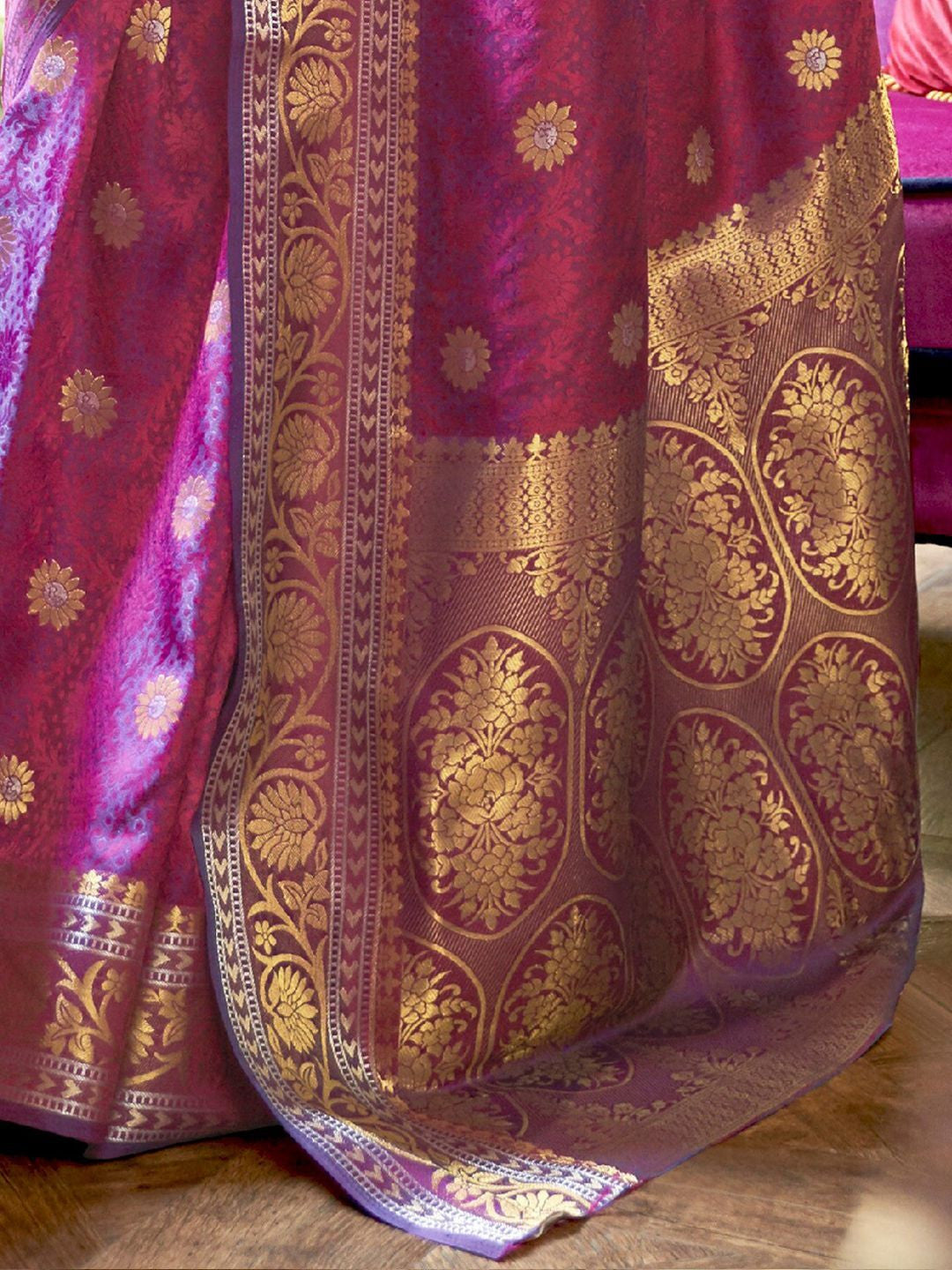 Women's Silk Blend Pink Woven Design Handloom Saree with Blouse Piece