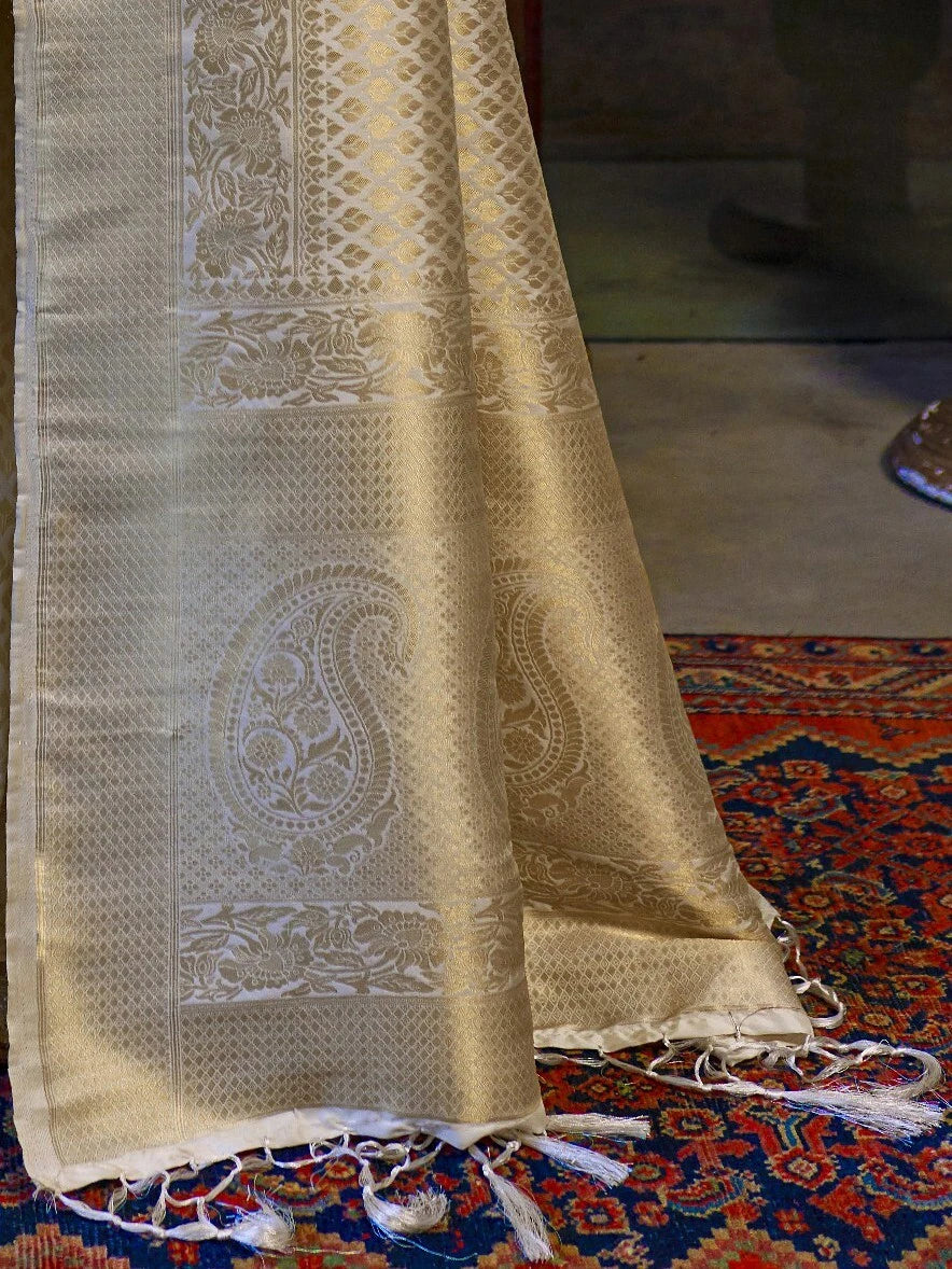 Women's Kanjeevaram Silk White Woven Design Woven saree with Blouse Piece