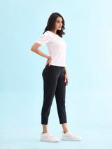 Women's Solid Black Mid Rise Cropped Jegging