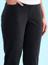 Women's Solid Black Mid Rise Cropped Jegging