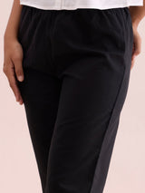 Women's Solid Black Cotton Pencil Pant
