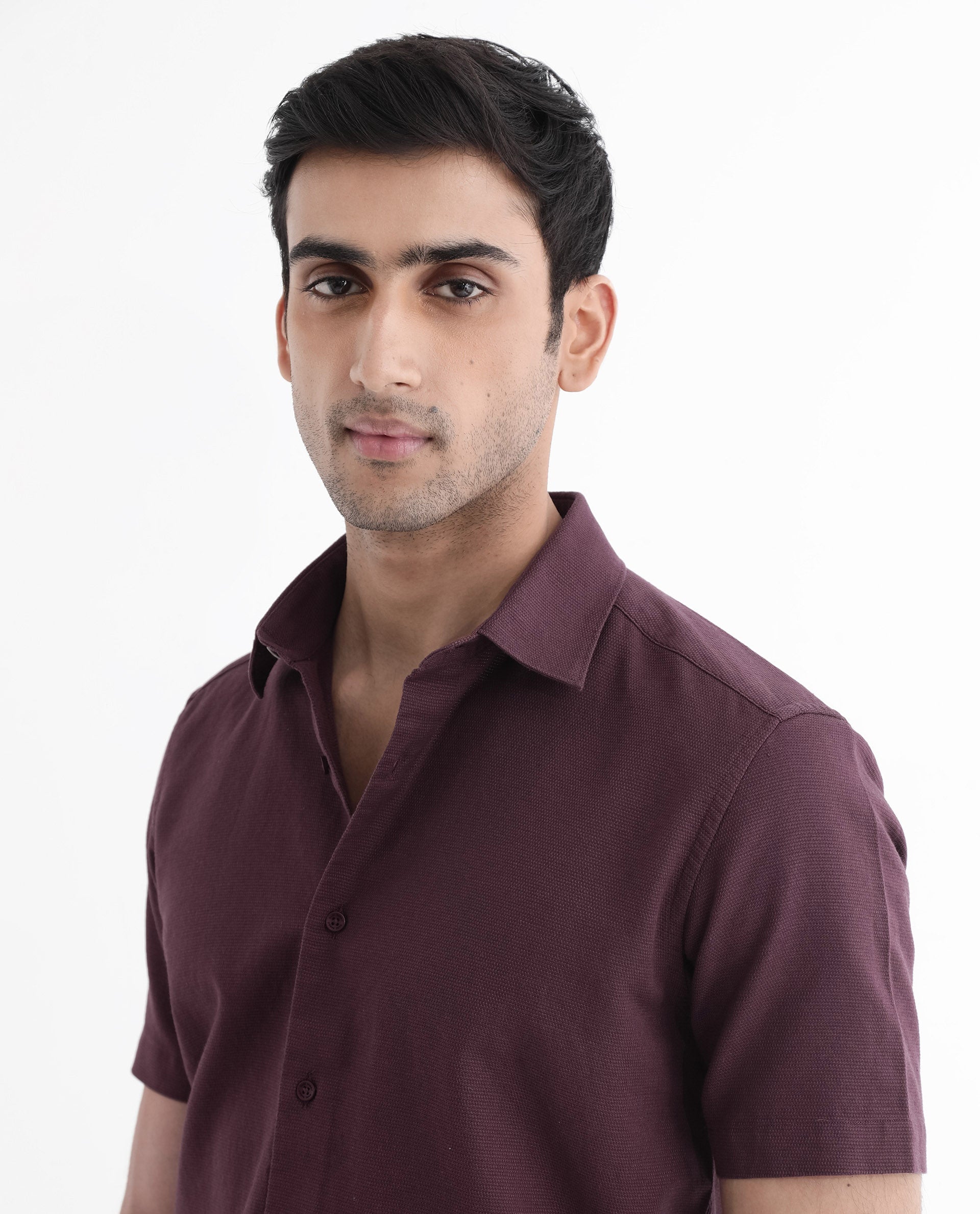 Men's Red Casual Regular Fit Solid Half Sleeves Shirt