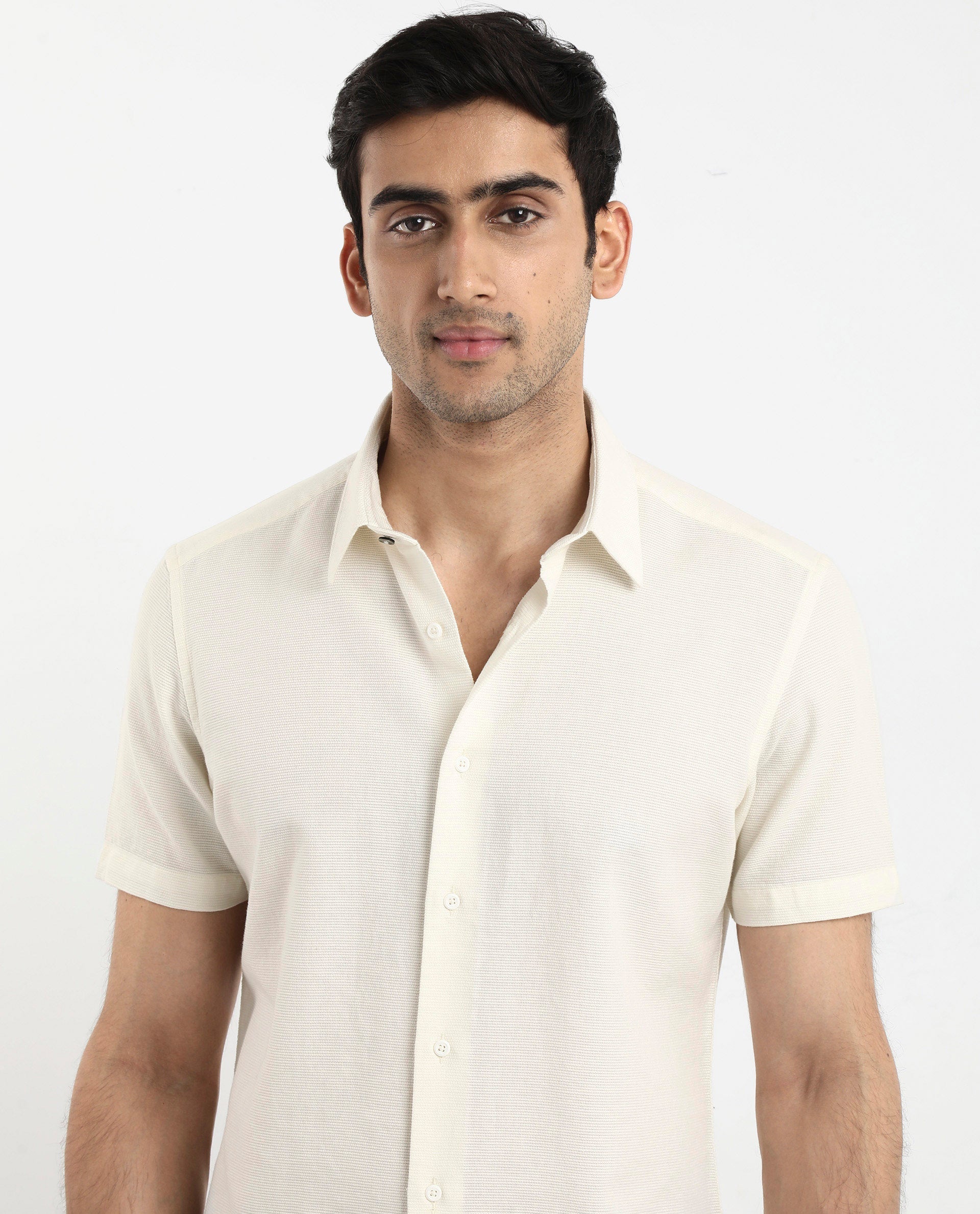 Men's White Casual Regular Fit Solid Half Sleeves Shirt