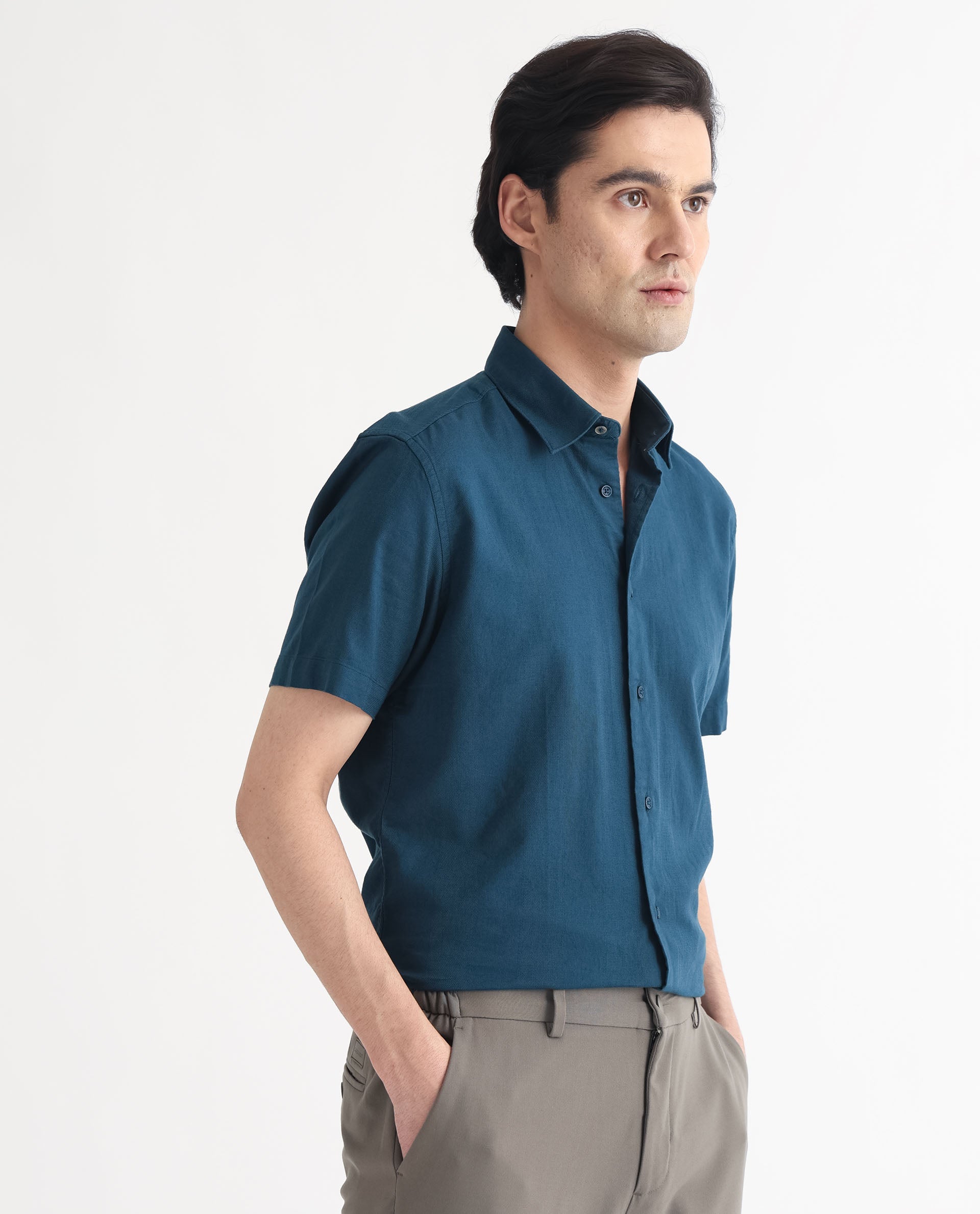 Men's Blue Casual Regular Fit Solid Half Sleeves Shirt
