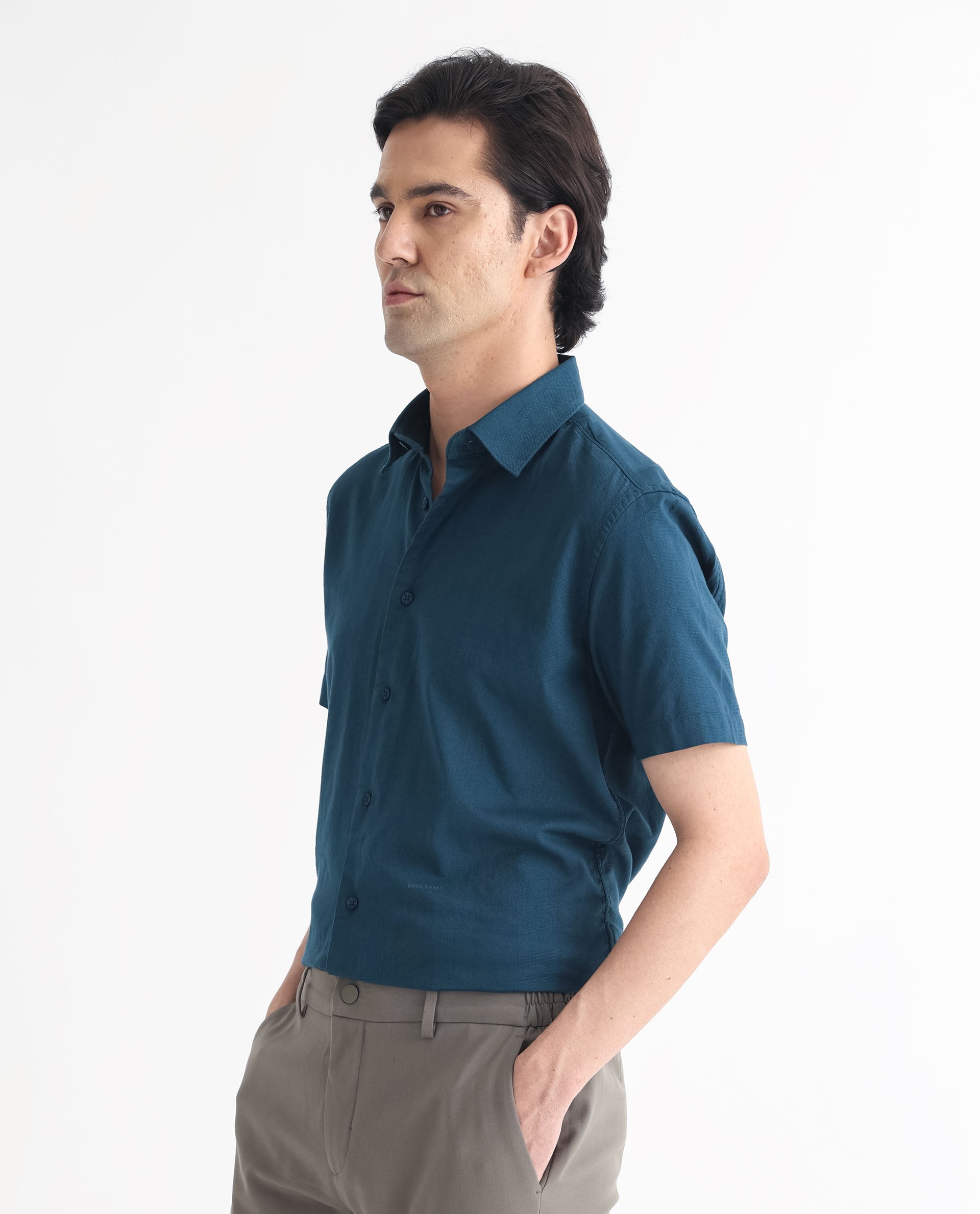 Men's Blue Casual Regular Fit Solid Half Sleeves Shirt