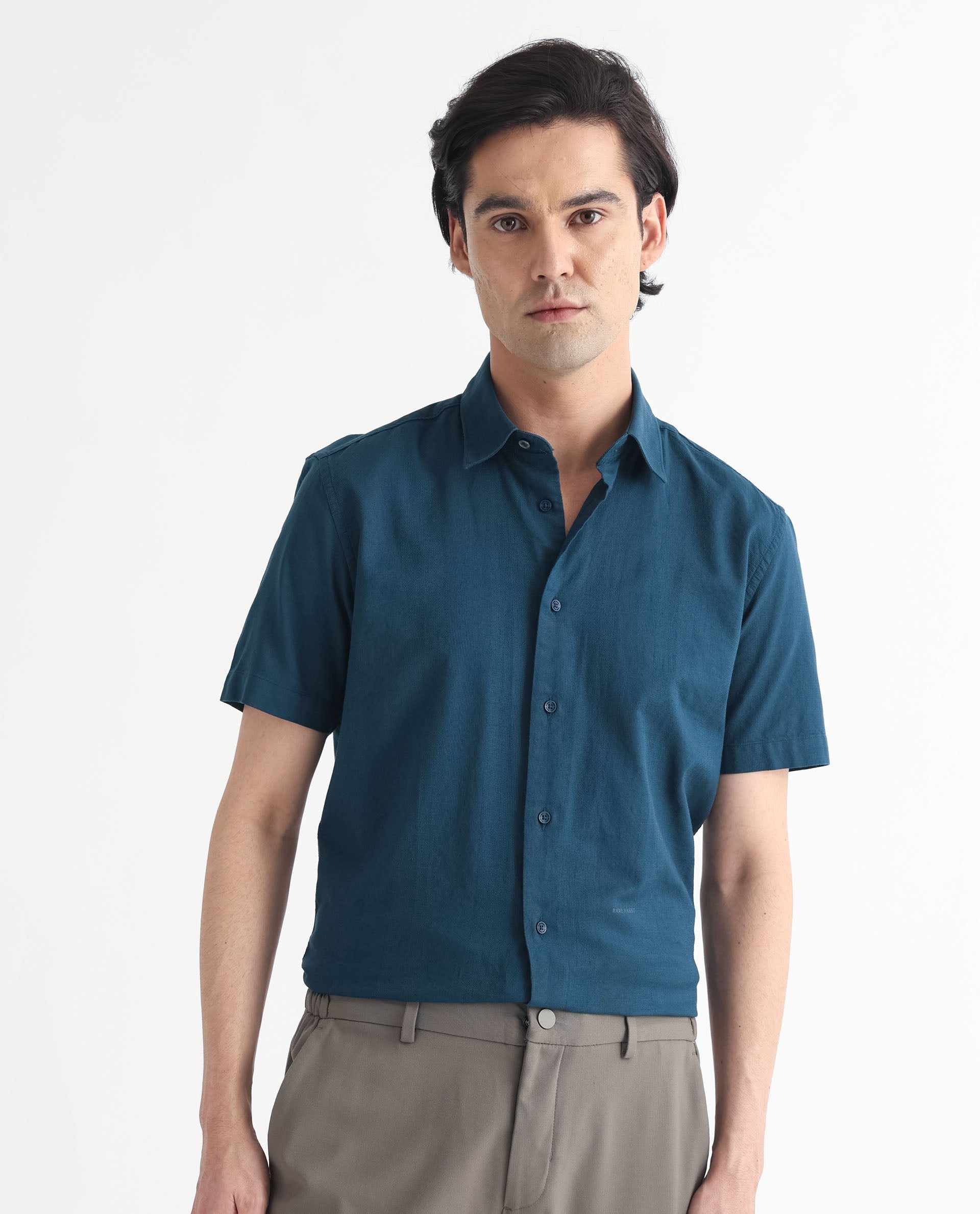 Men's Blue Casual Regular Fit Solid Half Sleeves Shirt