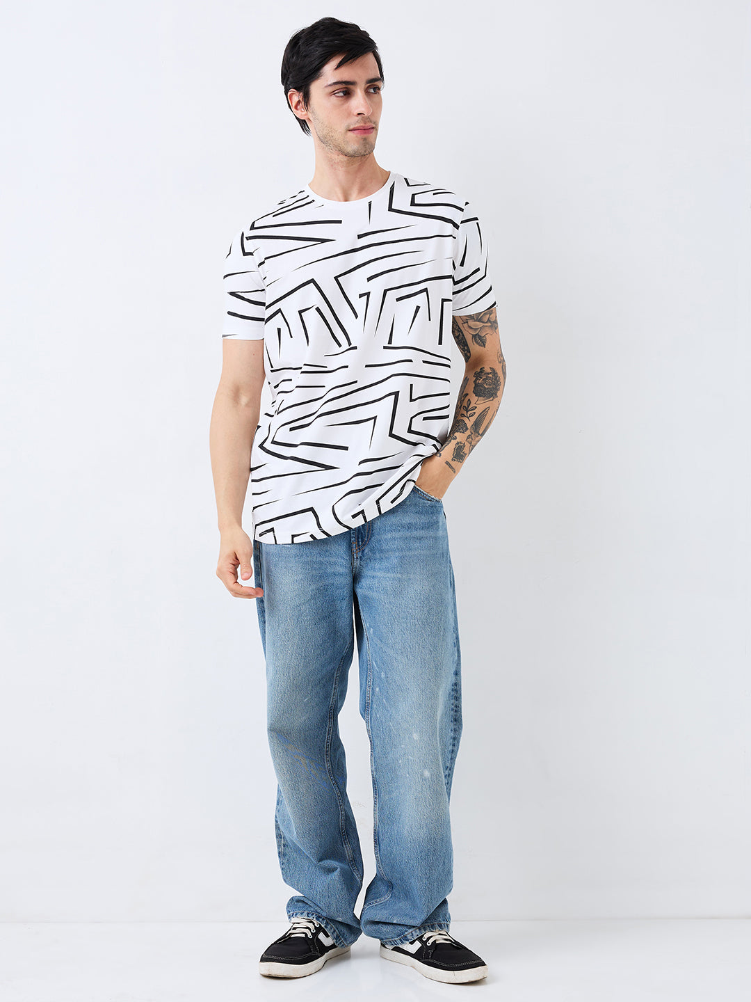 Men's White Casual Slim Fit Printed Tshirt