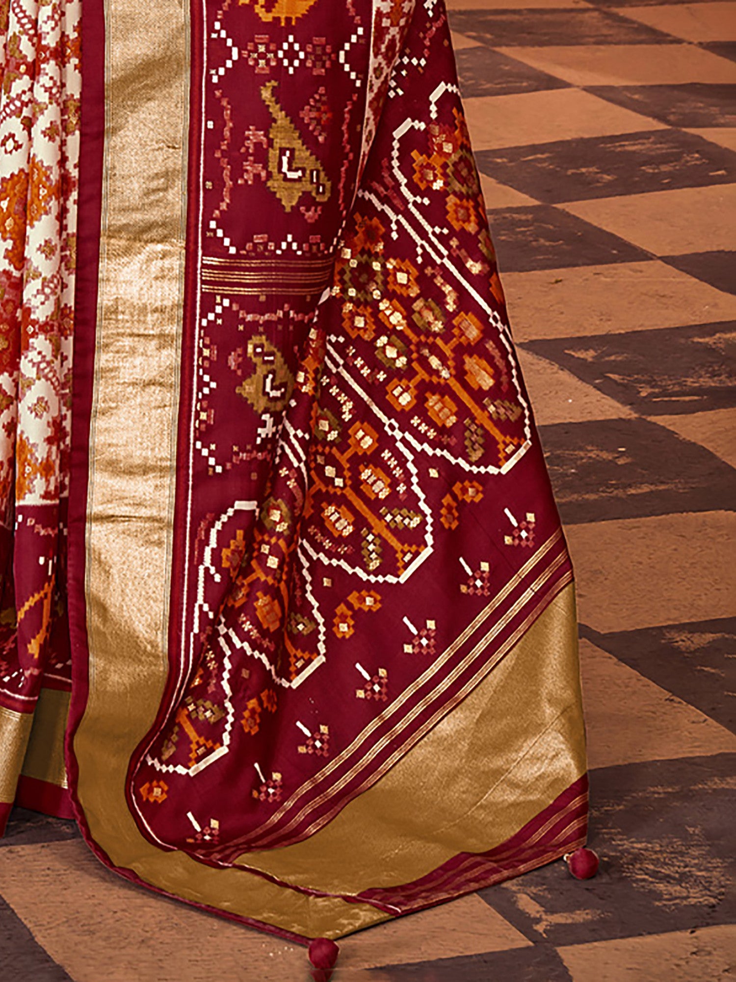 Women's Silk Blend White Woven Design Designer Saree with Blouse Piece