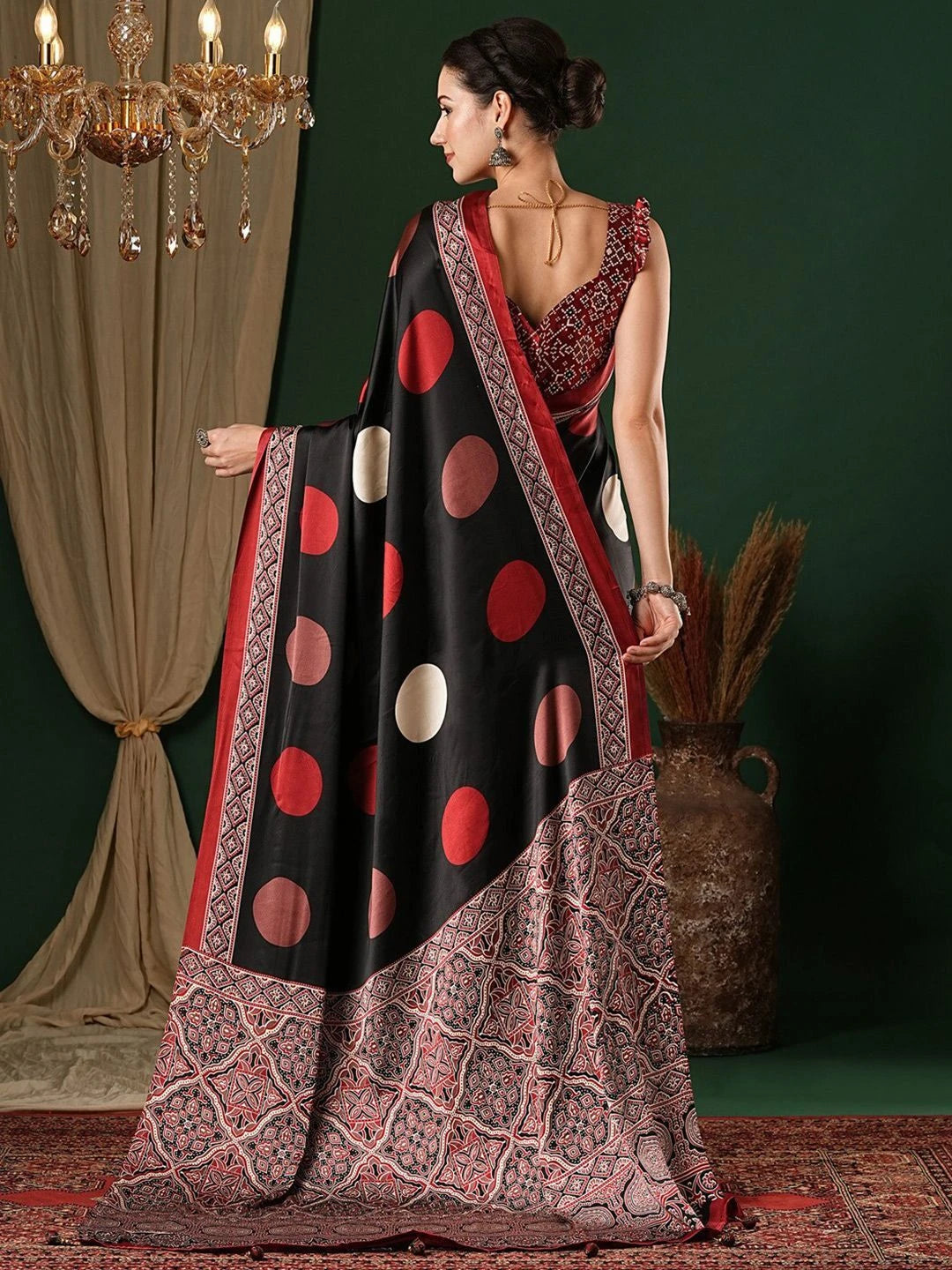 Women's Crepe Black Printed Designer Saree with Blouse Piece