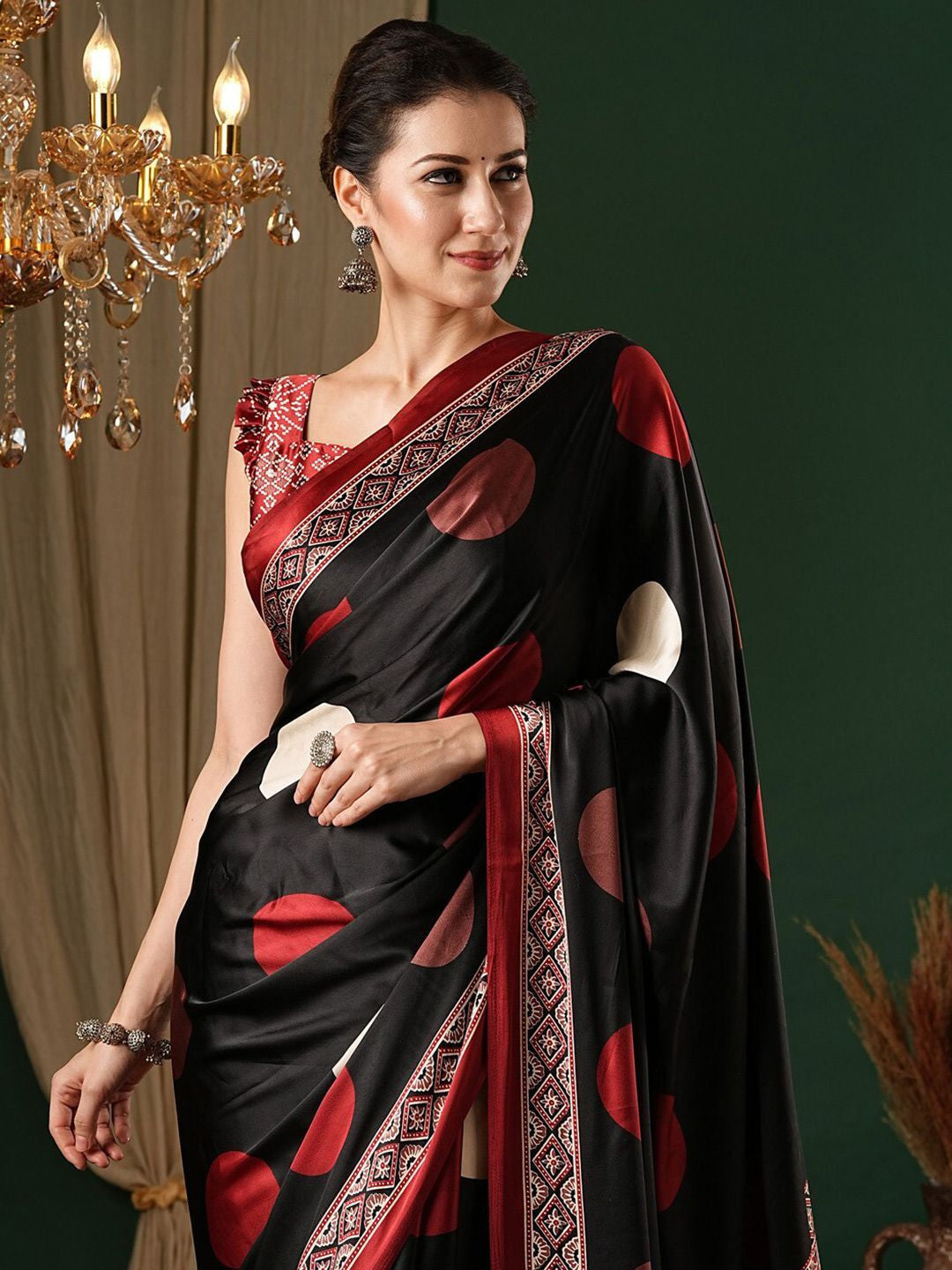 Women's Crepe Black Printed Designer Saree with Blouse Piece
