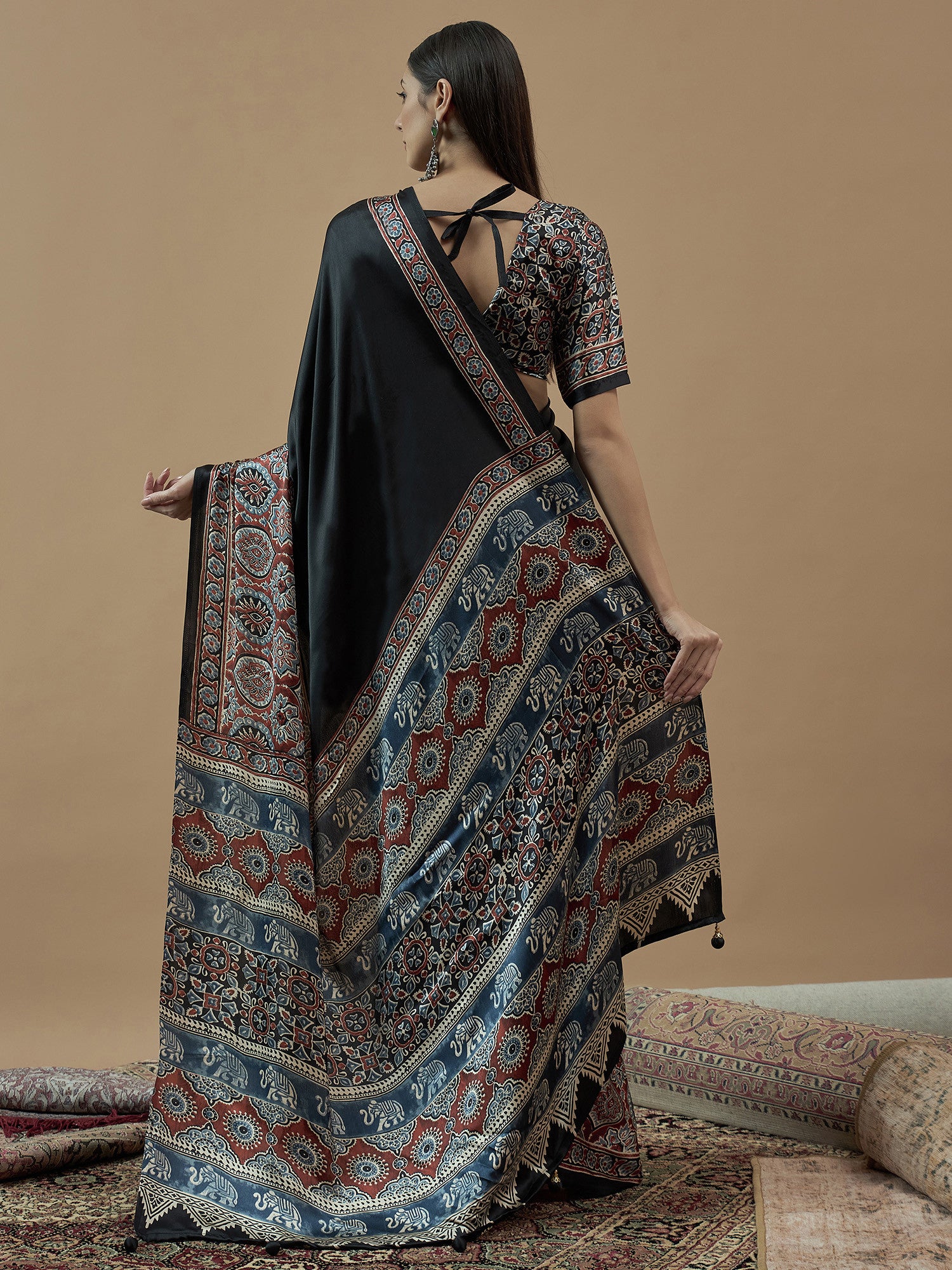 Women's Crepe Black Printed Designer Saree with Blouse Piece