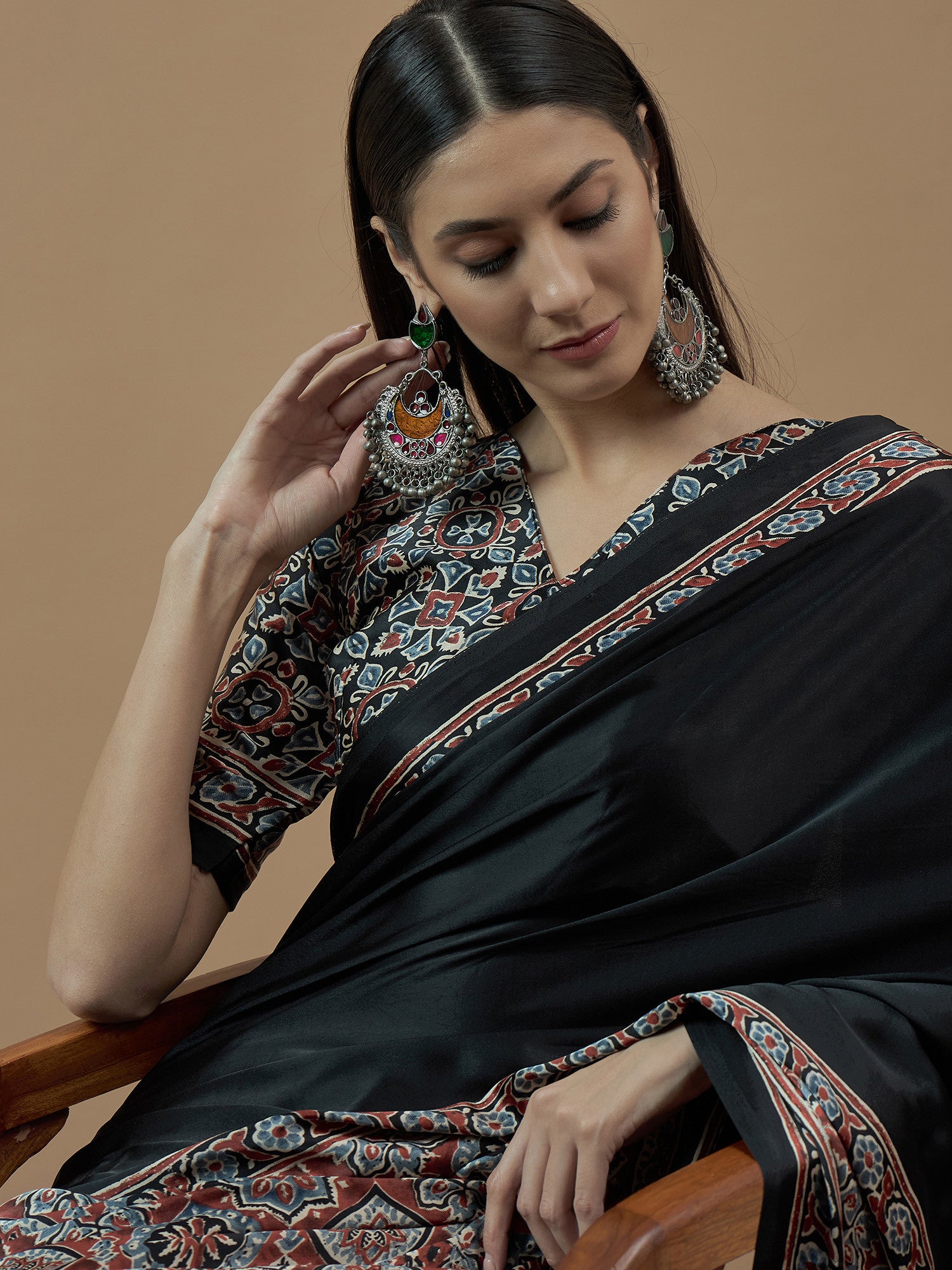 Women's Crepe Black Printed Designer Saree with Blouse Piece