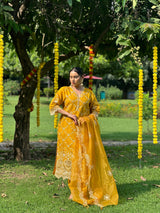 Women's Yellow Festive Regular Fit Embroidered Three Quarter Sleeves Kurtas Sets