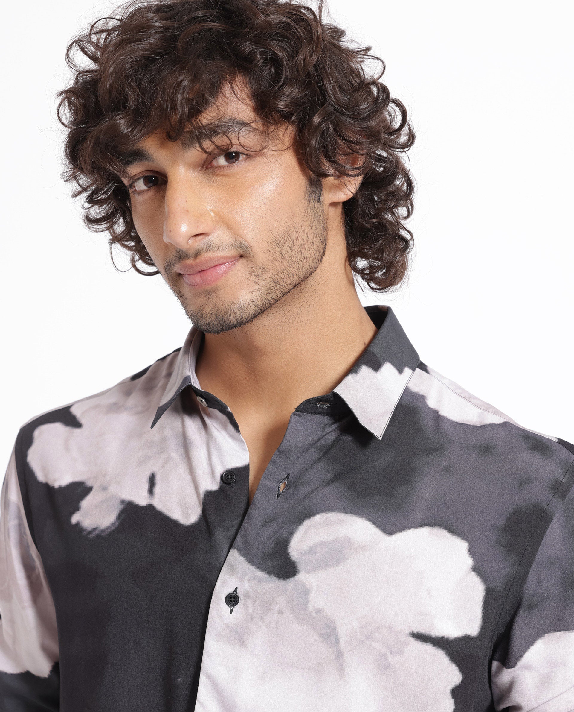 Men's Black Casual Regular Fit Printed Full Sleeves Shirt