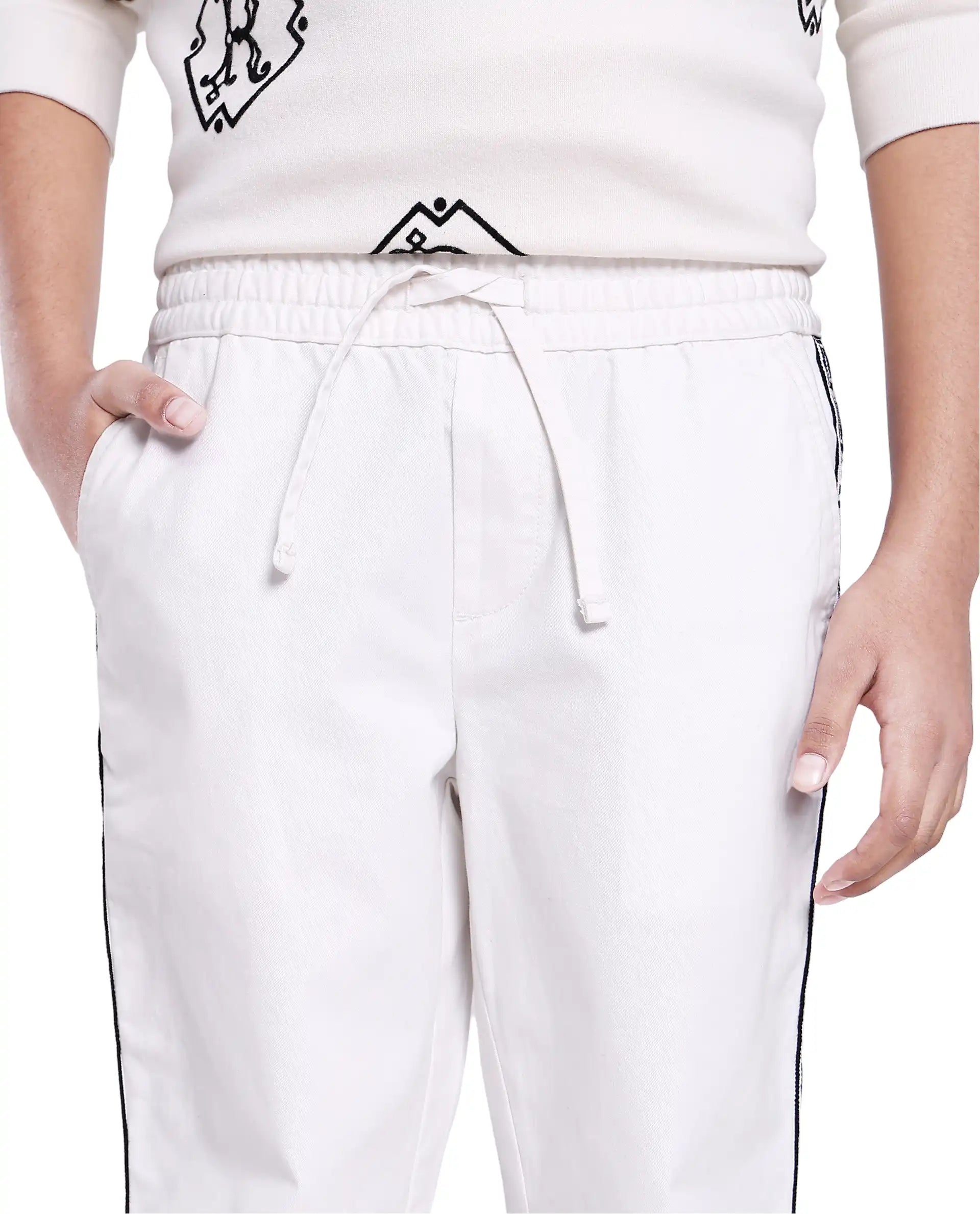 Boys White Casual Regular Fit Solid Trouser