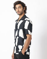Men's Black Casual Regular Fit Printed Half Sleeves Shirt