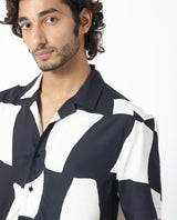 Men's Black Casual Regular Fit Printed Half Sleeves Shirt