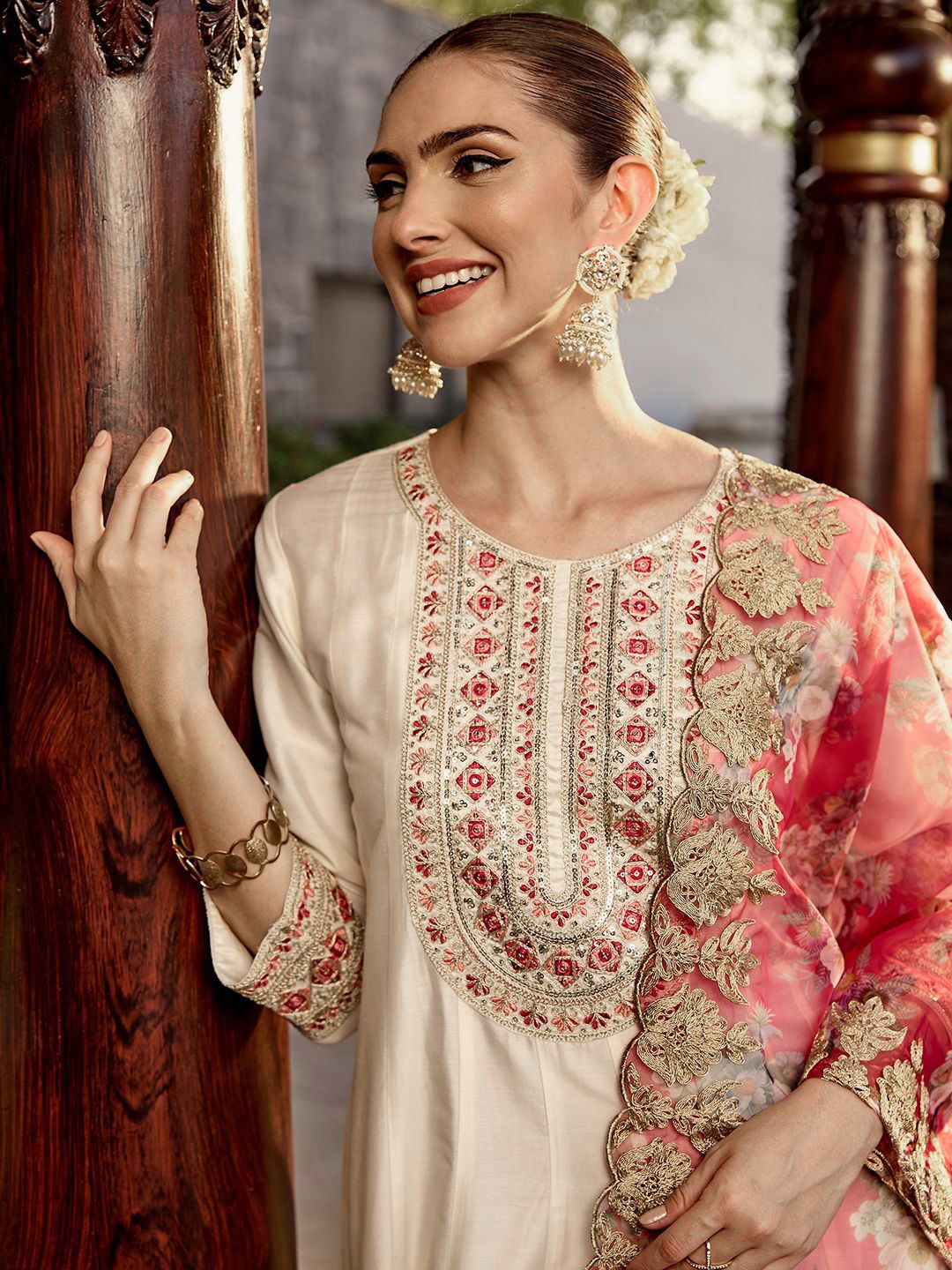 Women's Off-White Kurta Set with Duppatta