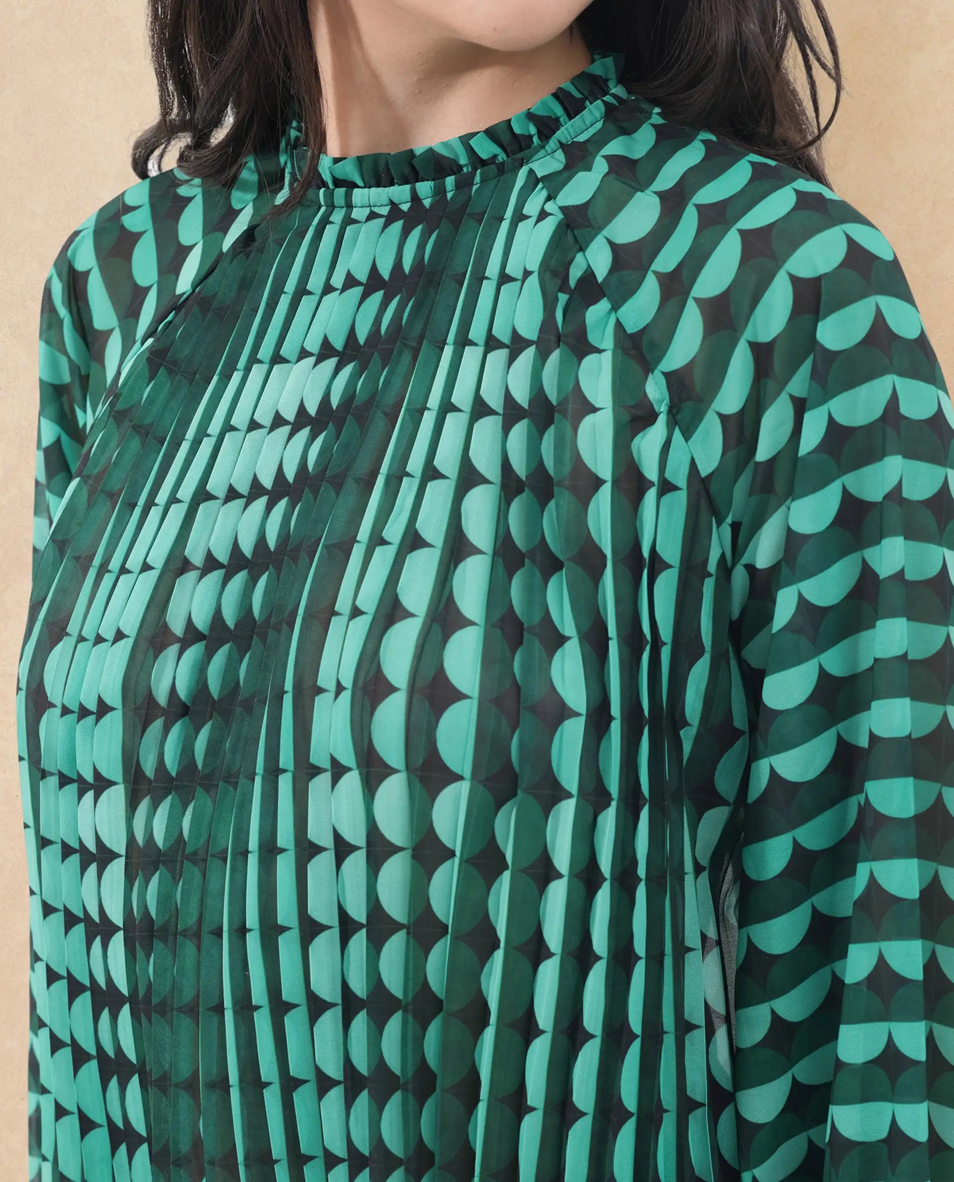 Women's Round Neck Green Casual Full Sleeves Top