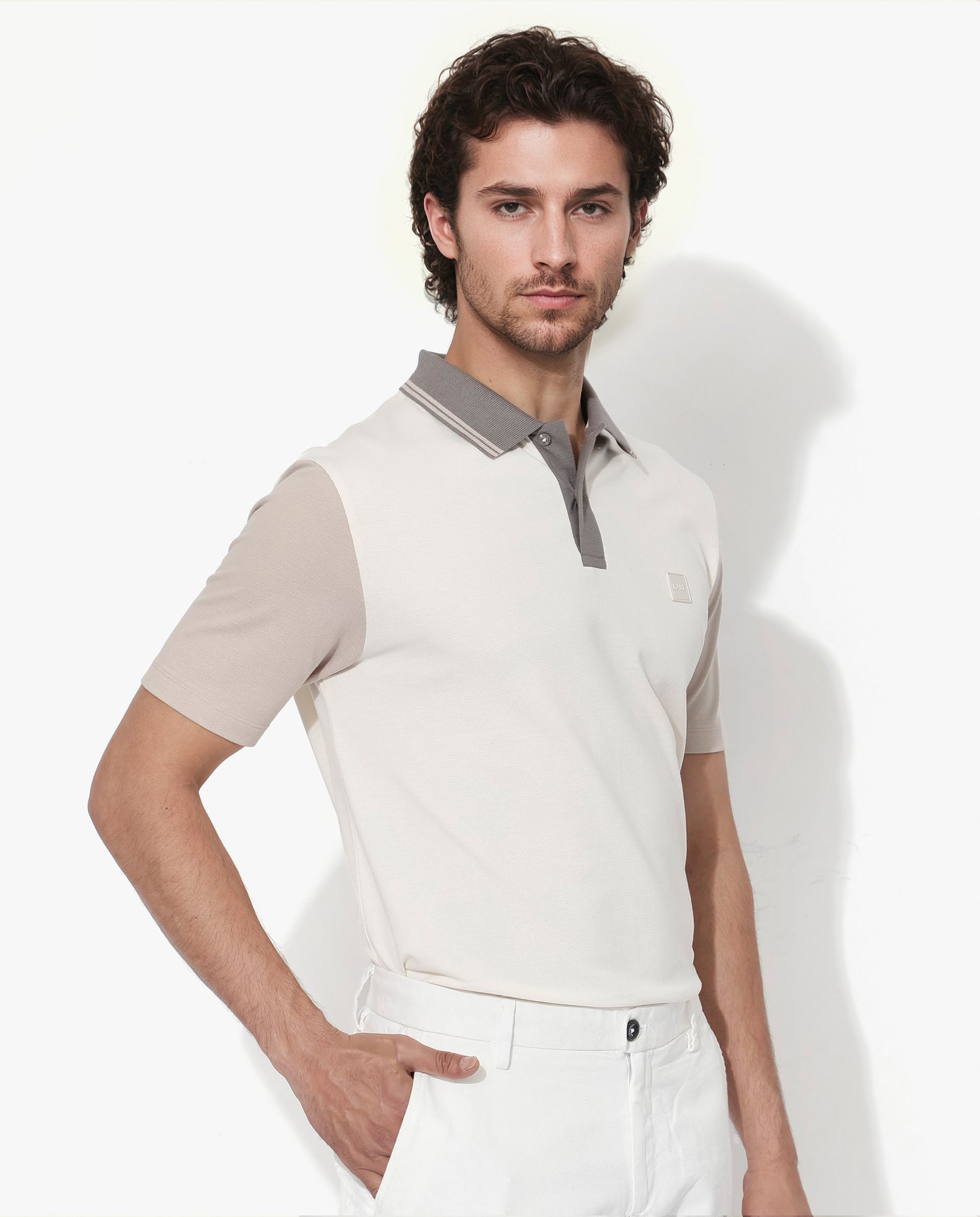 Men's White Casual Regular Fit Solid Half Sleeves Polo Tshirt