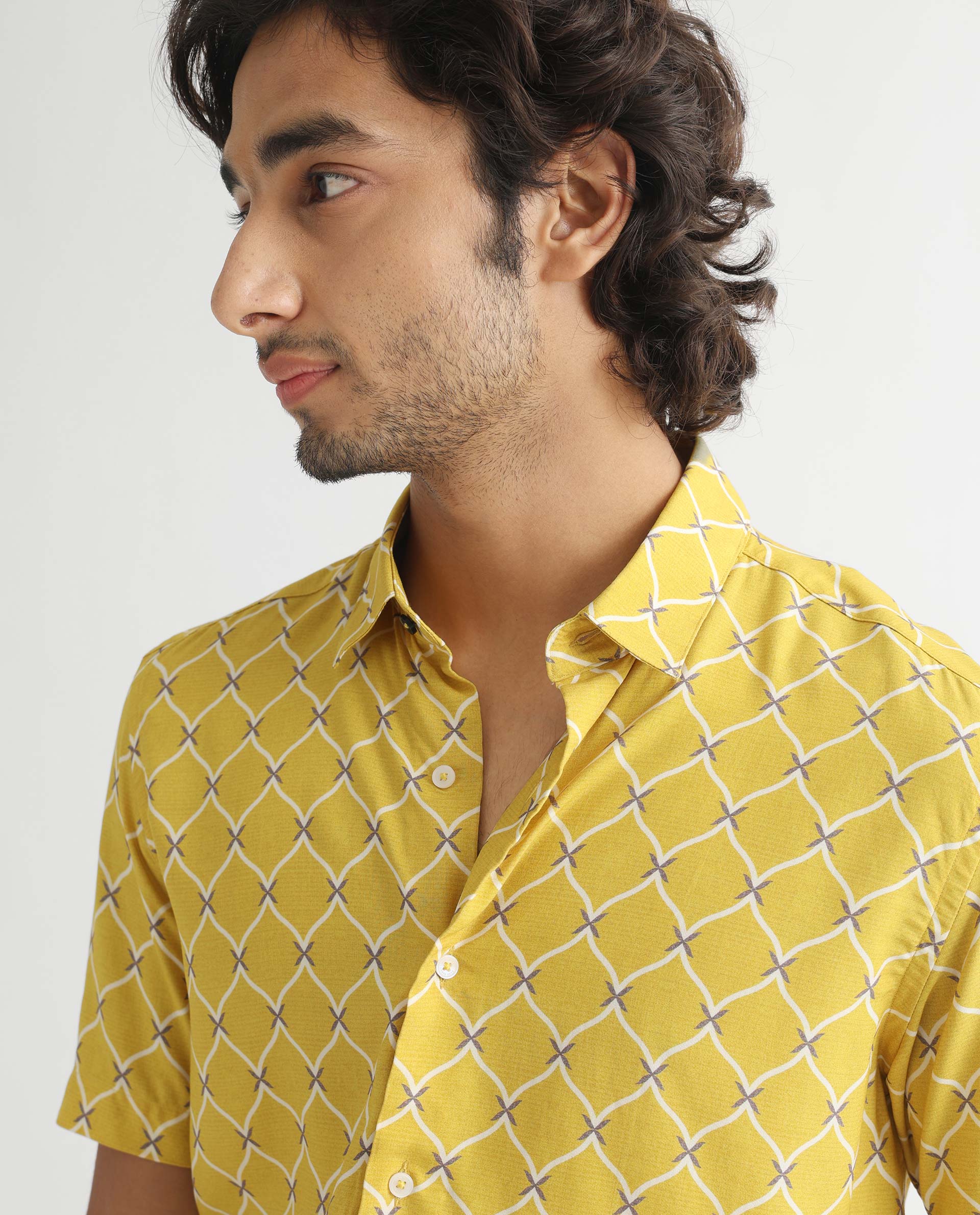 Men's Yellow Casual Regular Fit Printed Half Sleeves Shirt