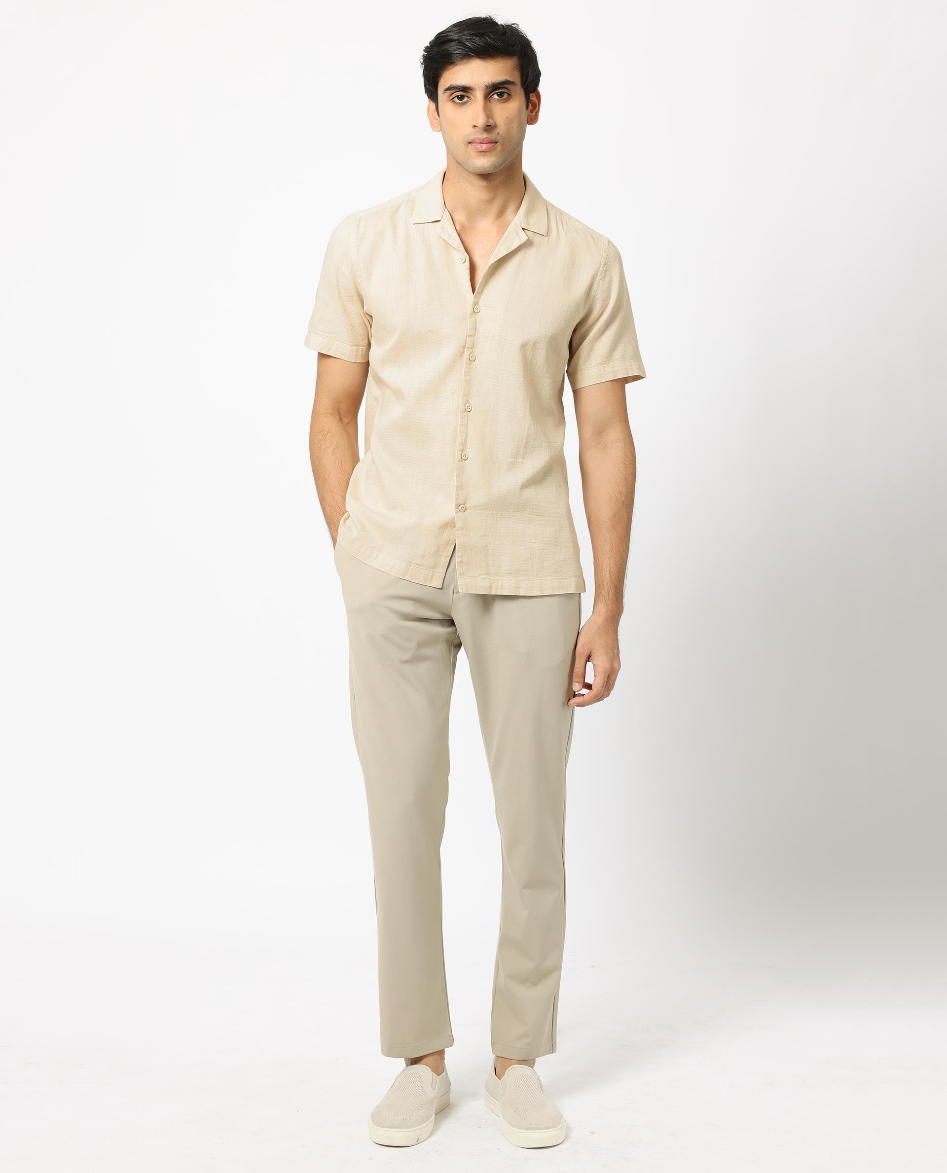 Men's Beige Casual Regular Fit Solid Half Sleeves Shirt