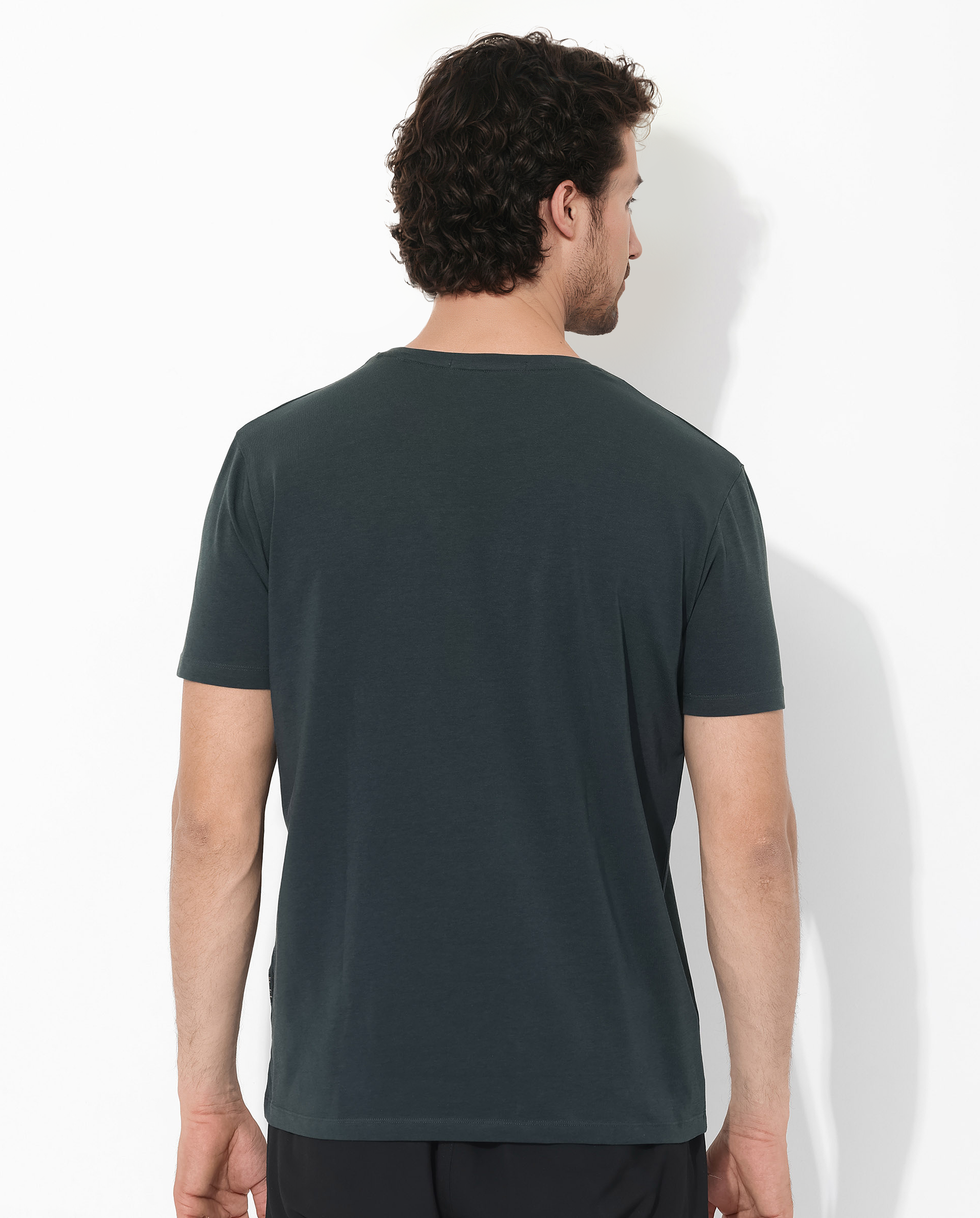 Men's Green Casual Regular Fit Solid Half Sleeves Tshirt