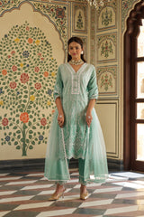 Women's Green Fusion Regular Fit Embroidered Three Quarter Sleeves Kurtas Sets