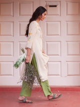 Women's Beige Casual Embroidered Three Quarter Sleeves Kurta