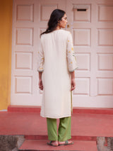 Women's Beige Casual Embroidered Three Quarter Sleeves Kurta