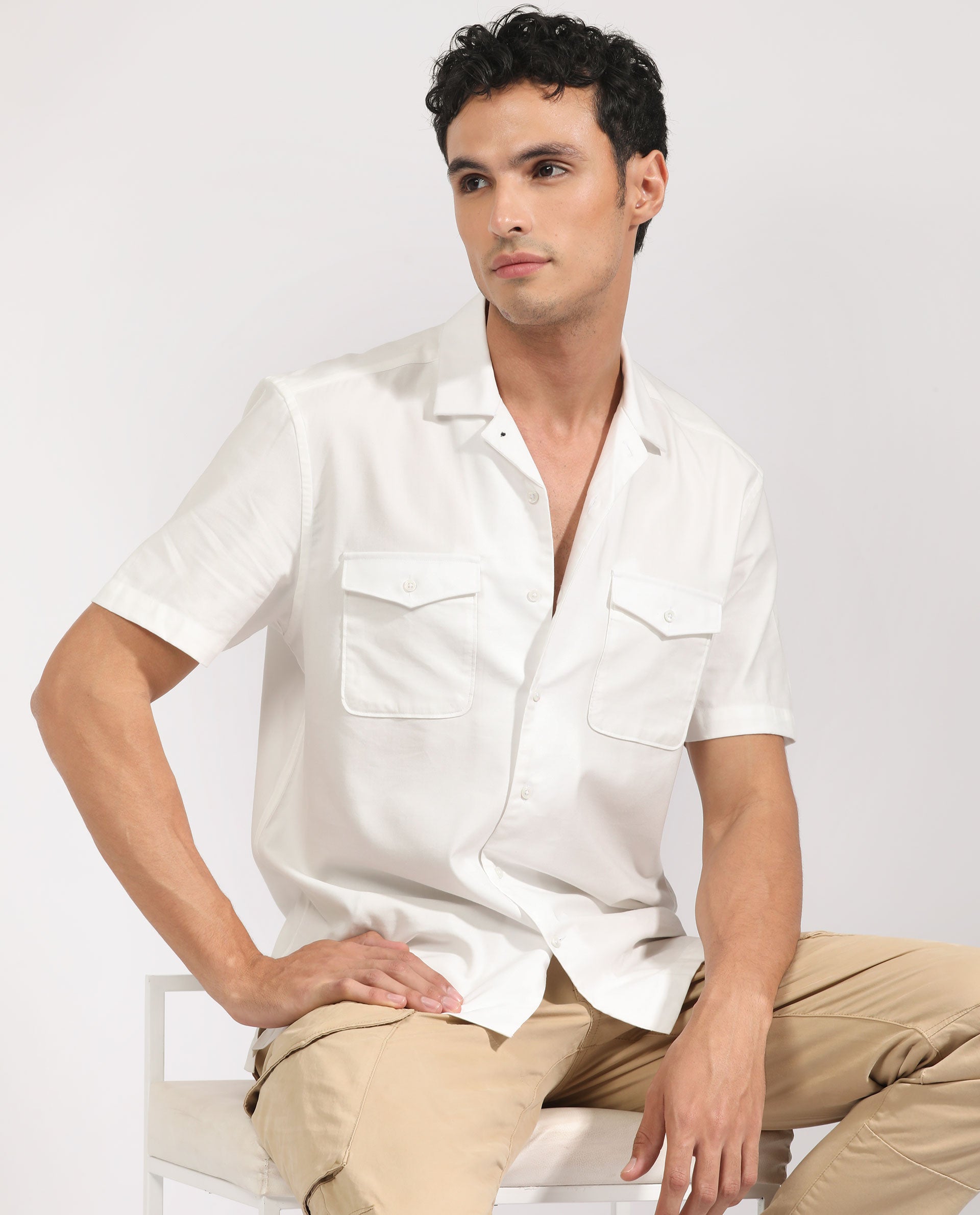 Men's White Casual Regular Fit Solid Half Sleeves Shirt
