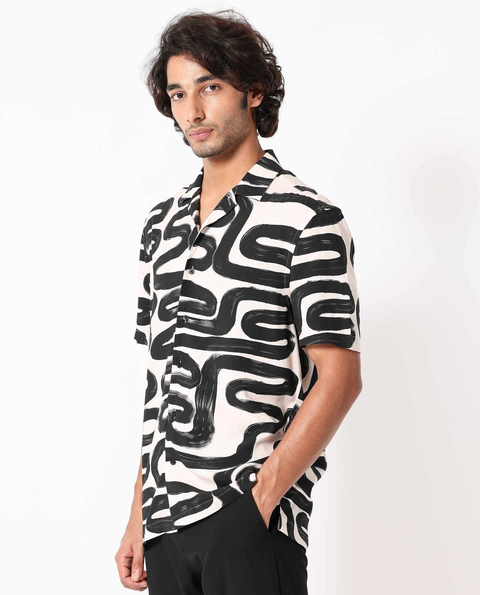 Men's Beige Casual Regular Fit Printed Half Sleeves Shirt