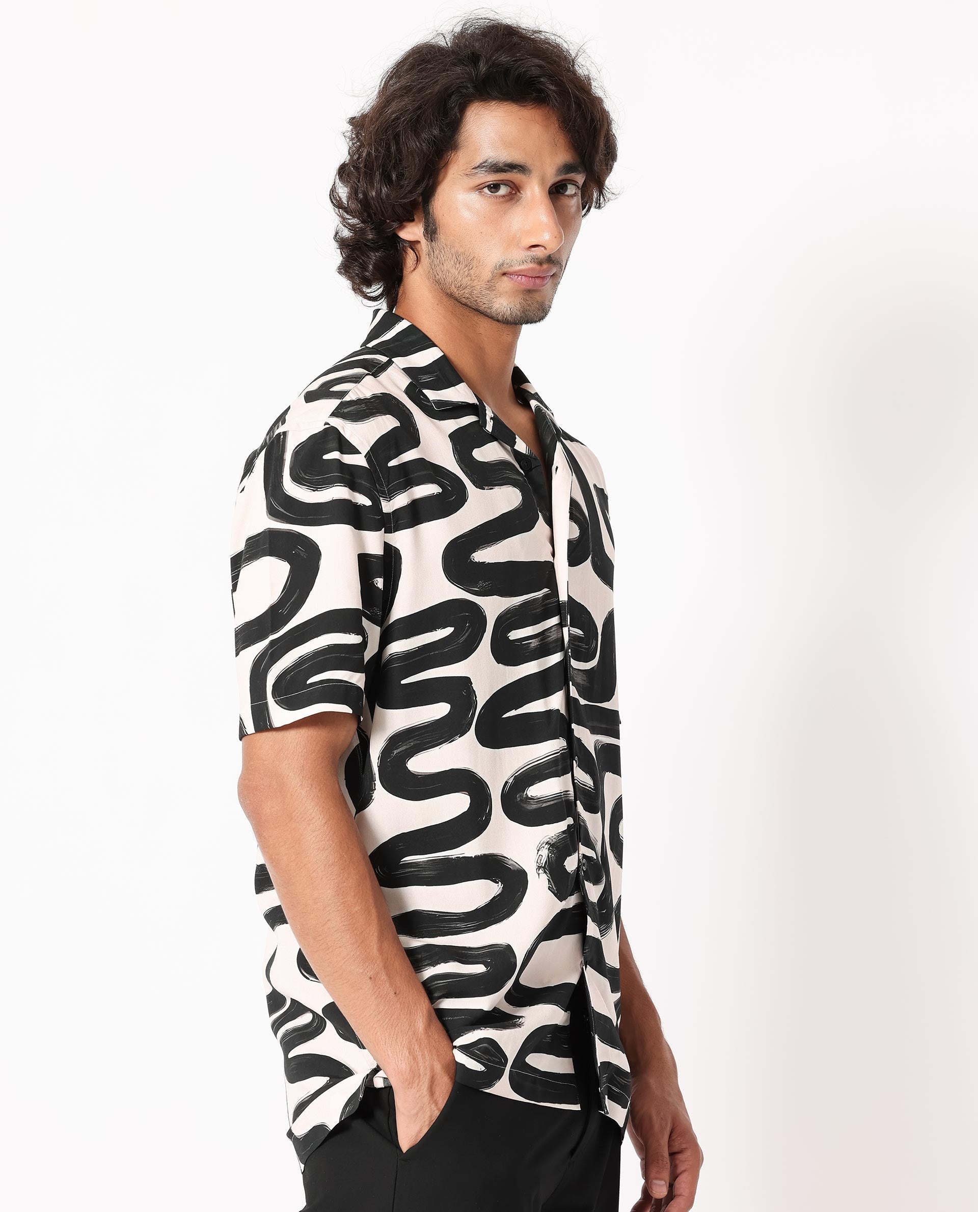 Men's Beige Casual Regular Fit Printed Half Sleeves Shirt