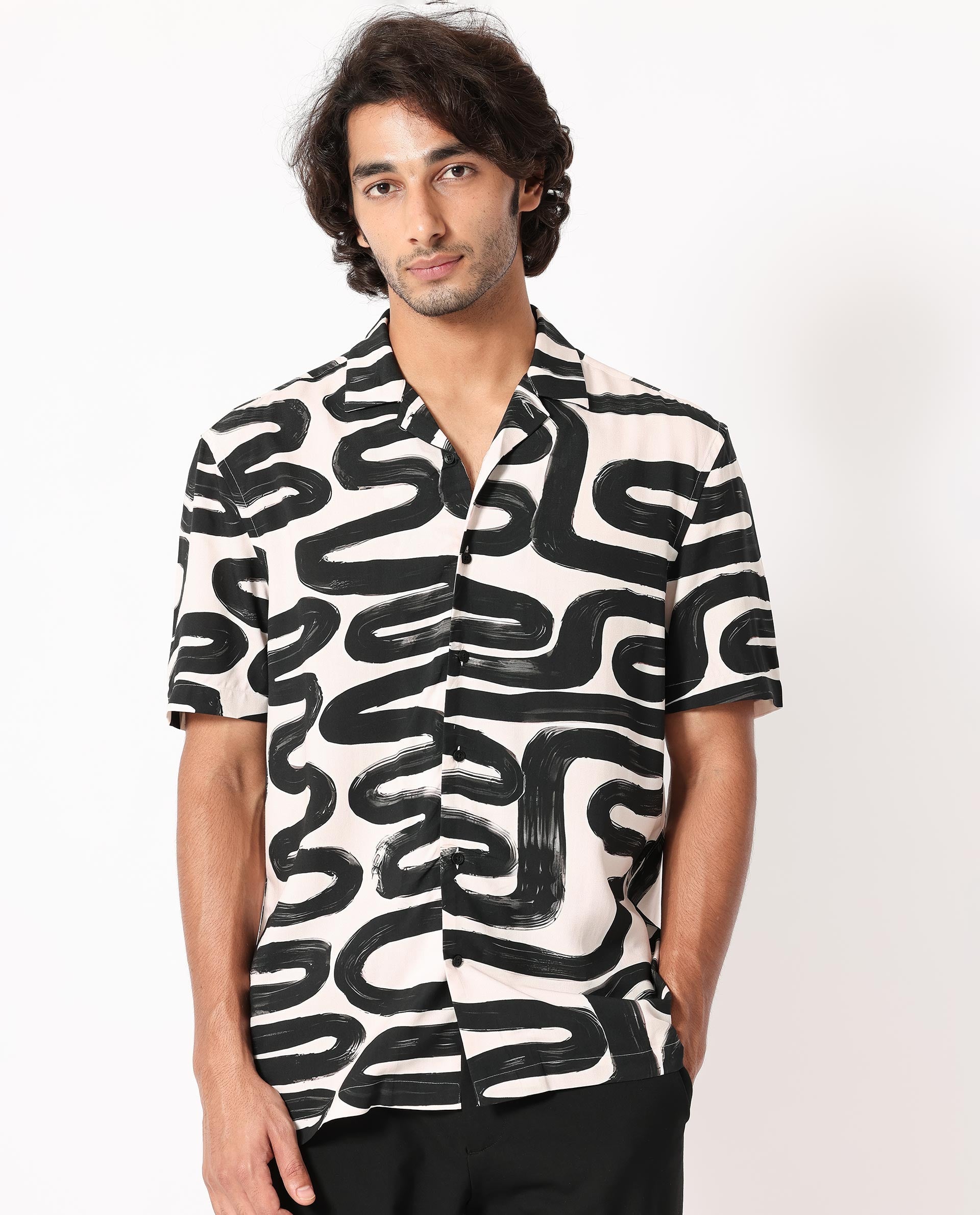 Men's Beige Casual Regular Fit Printed Half Sleeves Shirt