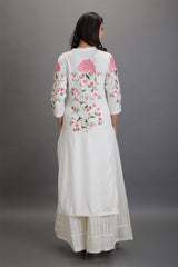Women's White Daily Regular Fit Embroidered Three Quarter Sleeves Kurtas Sets