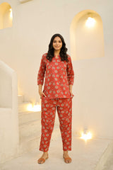 Women's Red Daily Printed Three Quarter Sleeves Pyjama Set