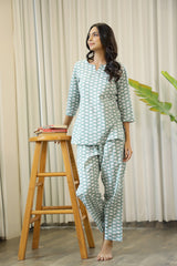 Women's Green Daily Printed Three Quarter Sleeves Pyjama Set