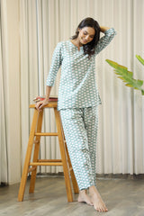 Women's Green Daily Printed Three Quarter Sleeves Pyjama Set