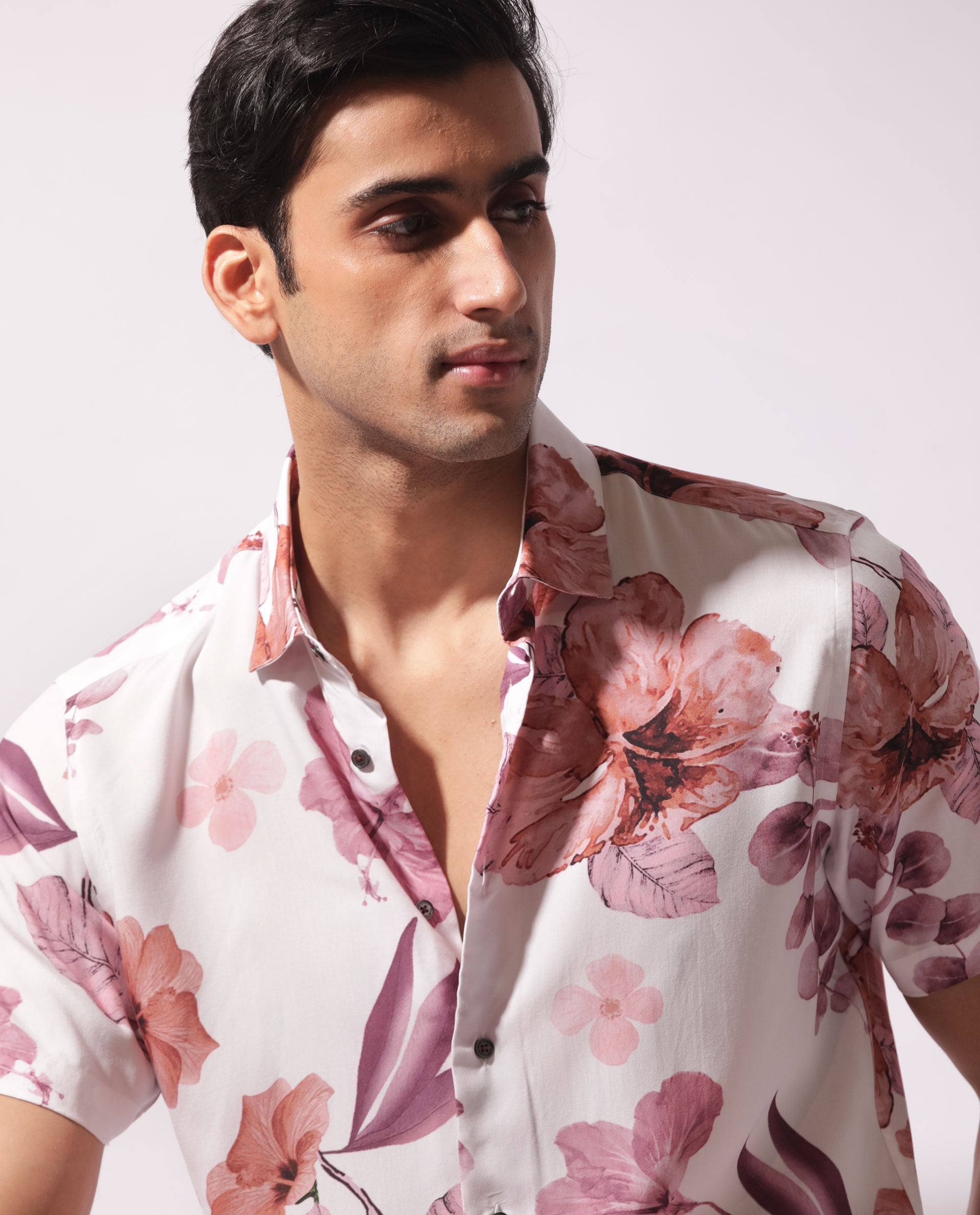 Men's White Casual Regular Fit Printed Half Sleeves Shirt