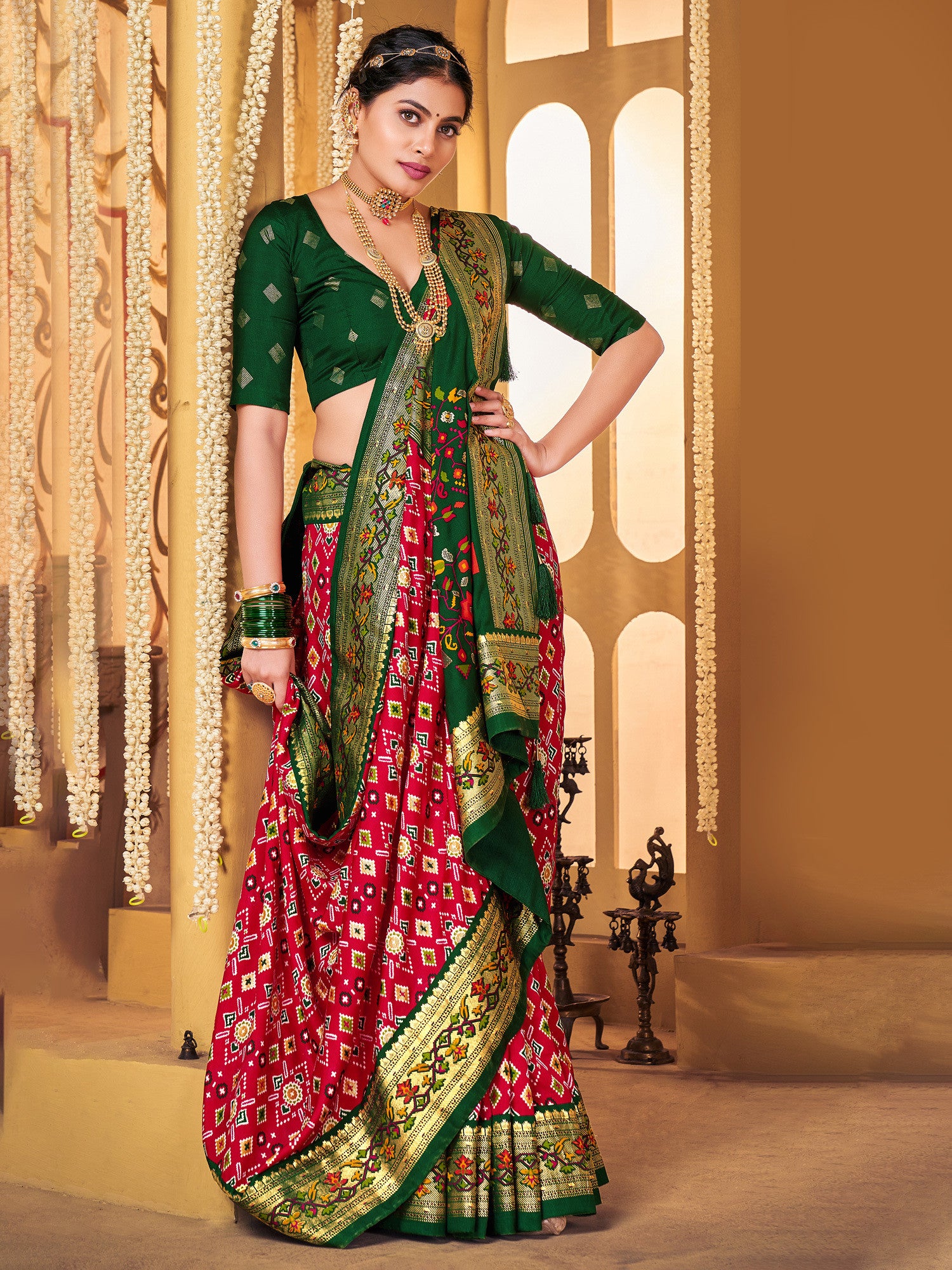 Women's Silk Blend Pink Woven Design Designer Saree with Blouse Piece