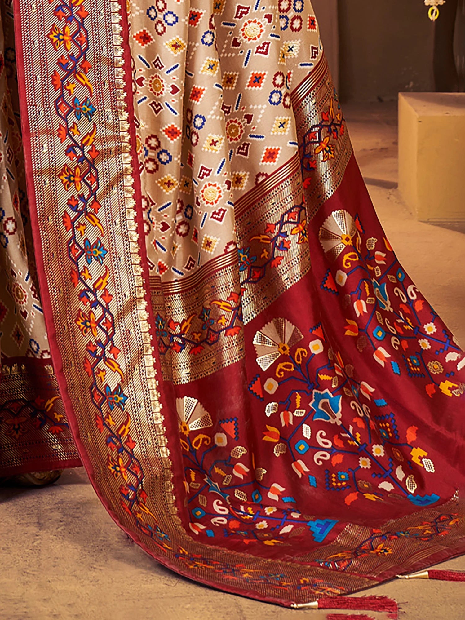 Women's Silk Blend White Woven Design Designer Saree with Blouse Piece