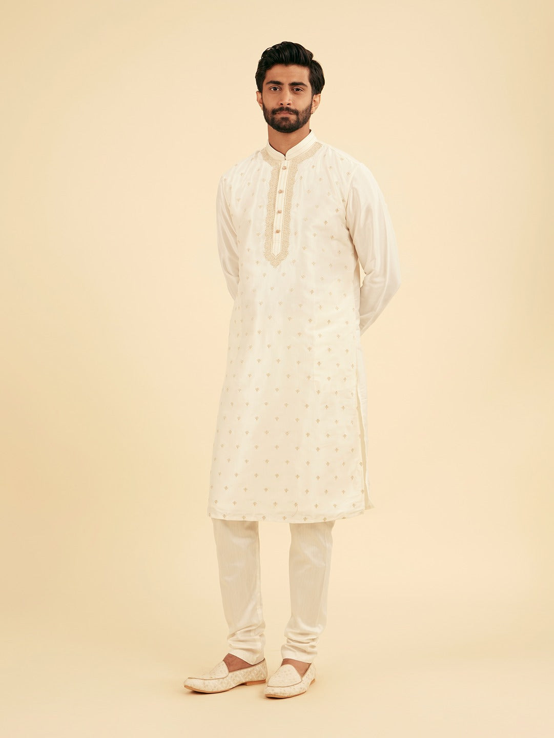Men's White Ethnic Relaxed Fit Embroidered Full Sleeves Kurta Set