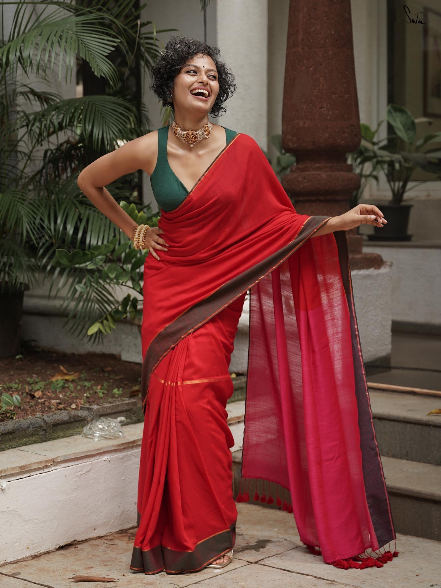 Women's Red Casual Cotton Blend Saree