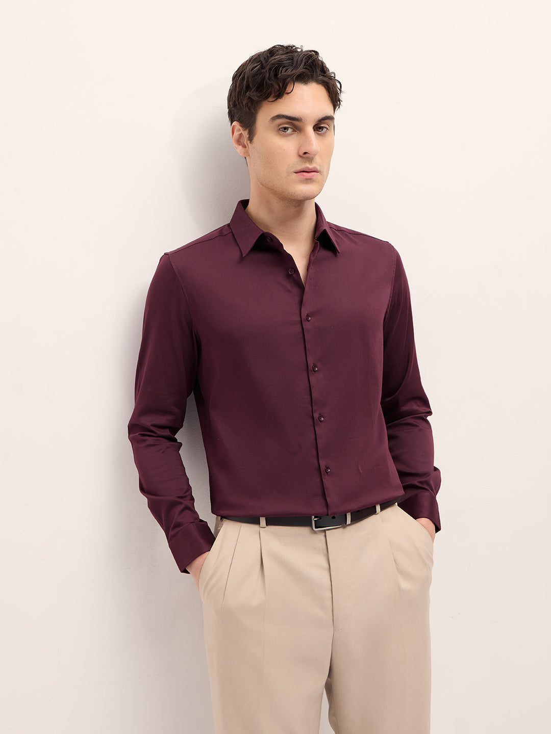 Men's Maroon Casual Slim Fit Solid Full Sleeves Shirt